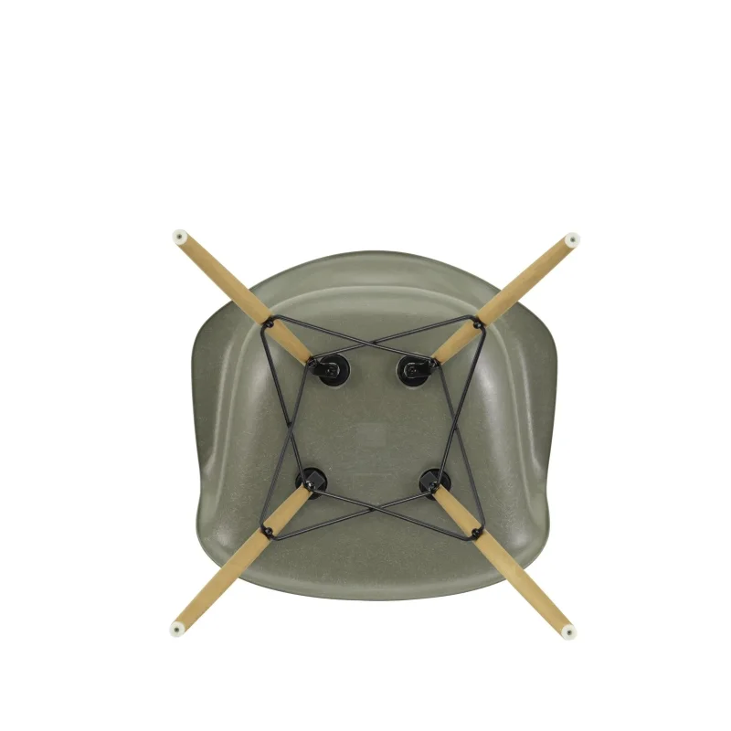 Eames Fiberglass DAW - Vitra w Mesmetric