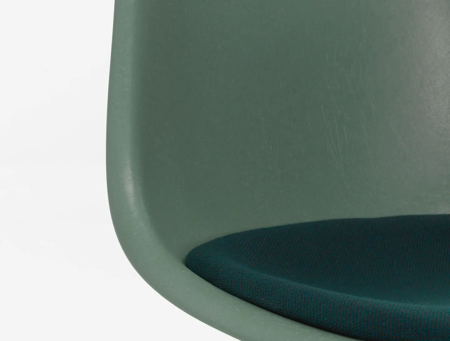 Eames Fiberglass DSX with cushion