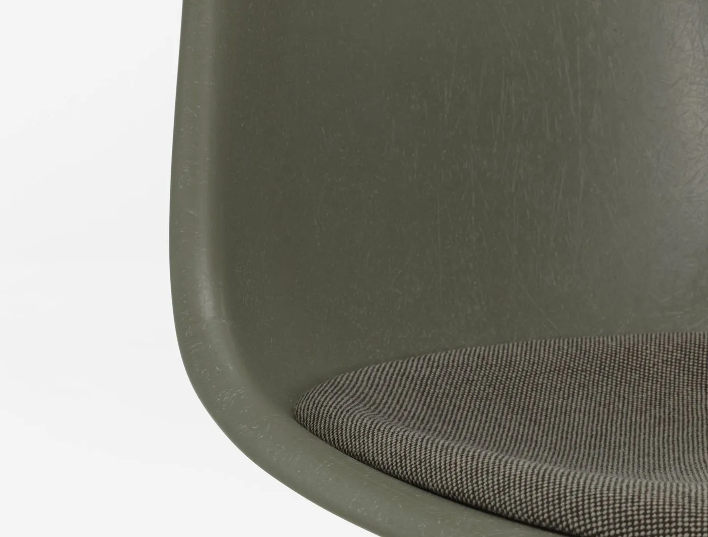 Eames Fiberglass DSX with cushion