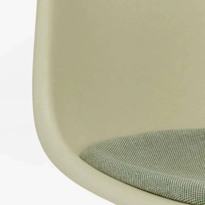 Eames Fiberglass DSX with cushion