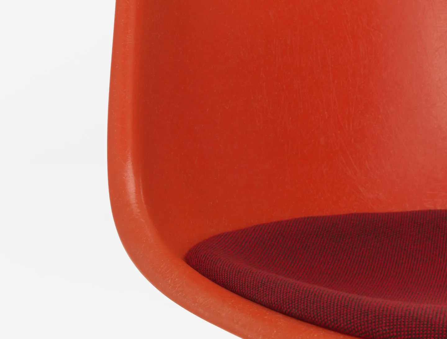 Eames Fiberglass DSX with cushion