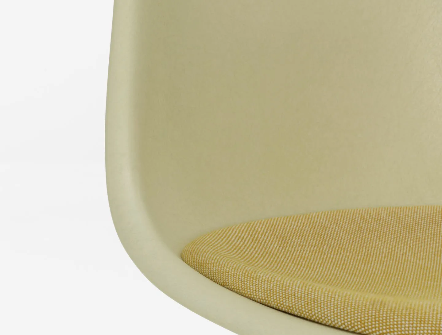 Eames Fiberglass DSX with cushion