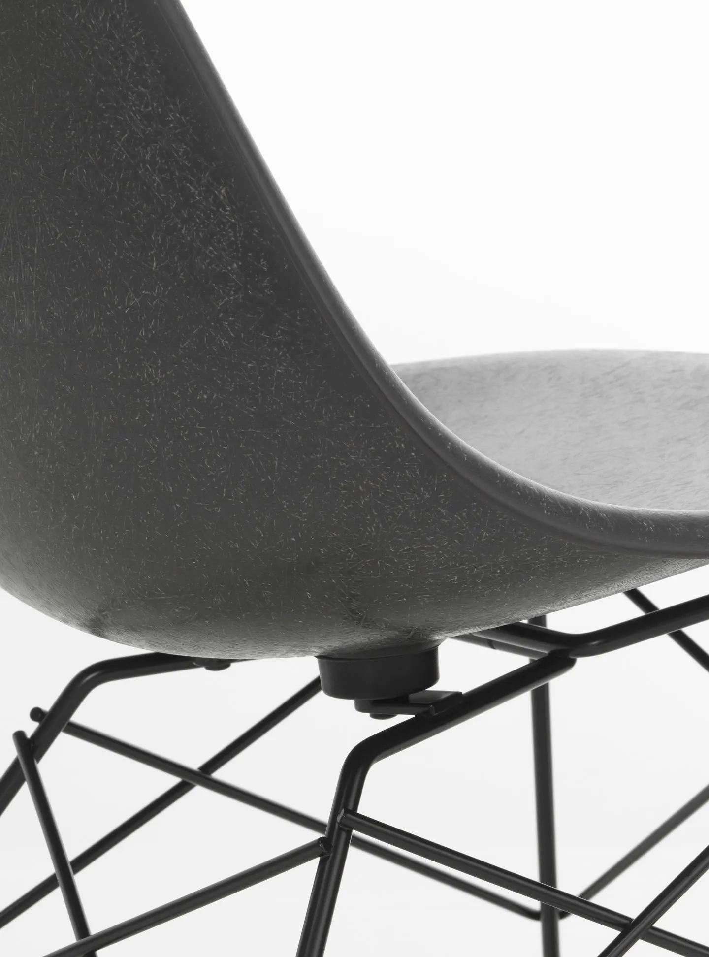 Eames Fiberglass Chair LSR – Vitra at Mesmetric