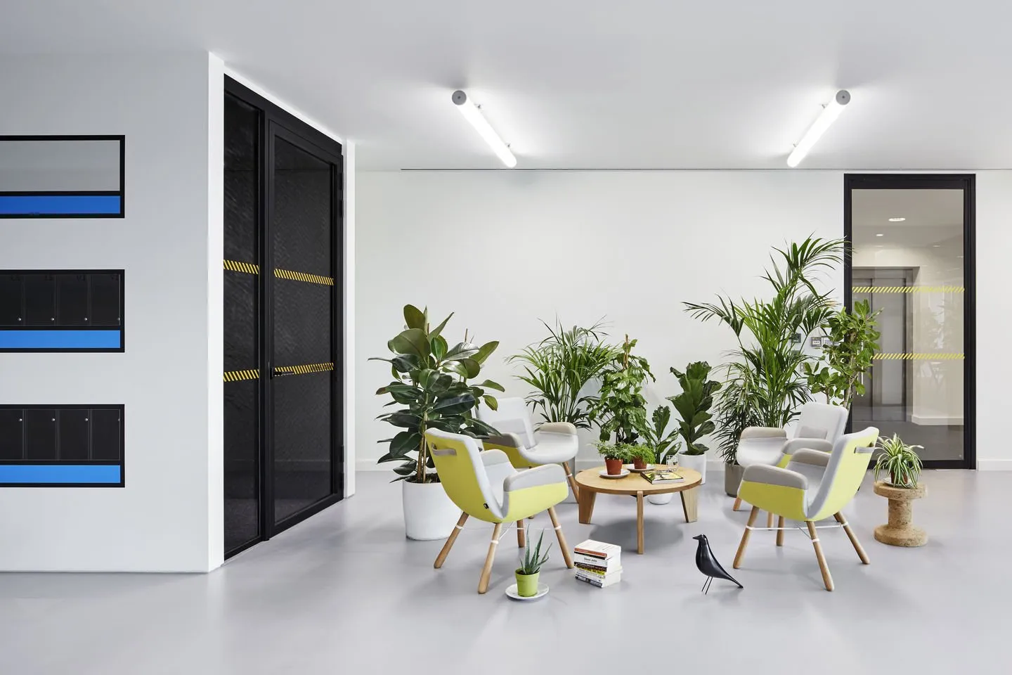 Eames House Bird – Vitra at Mesmetric