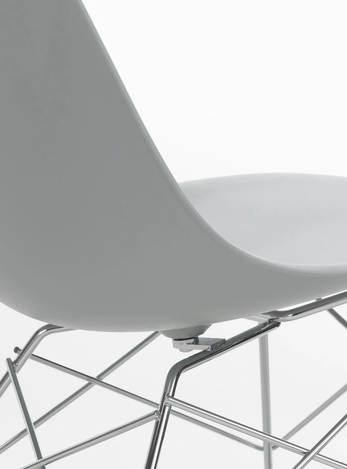 Eames Plastic Chair RE LSR - Vitra w Mesmetric
