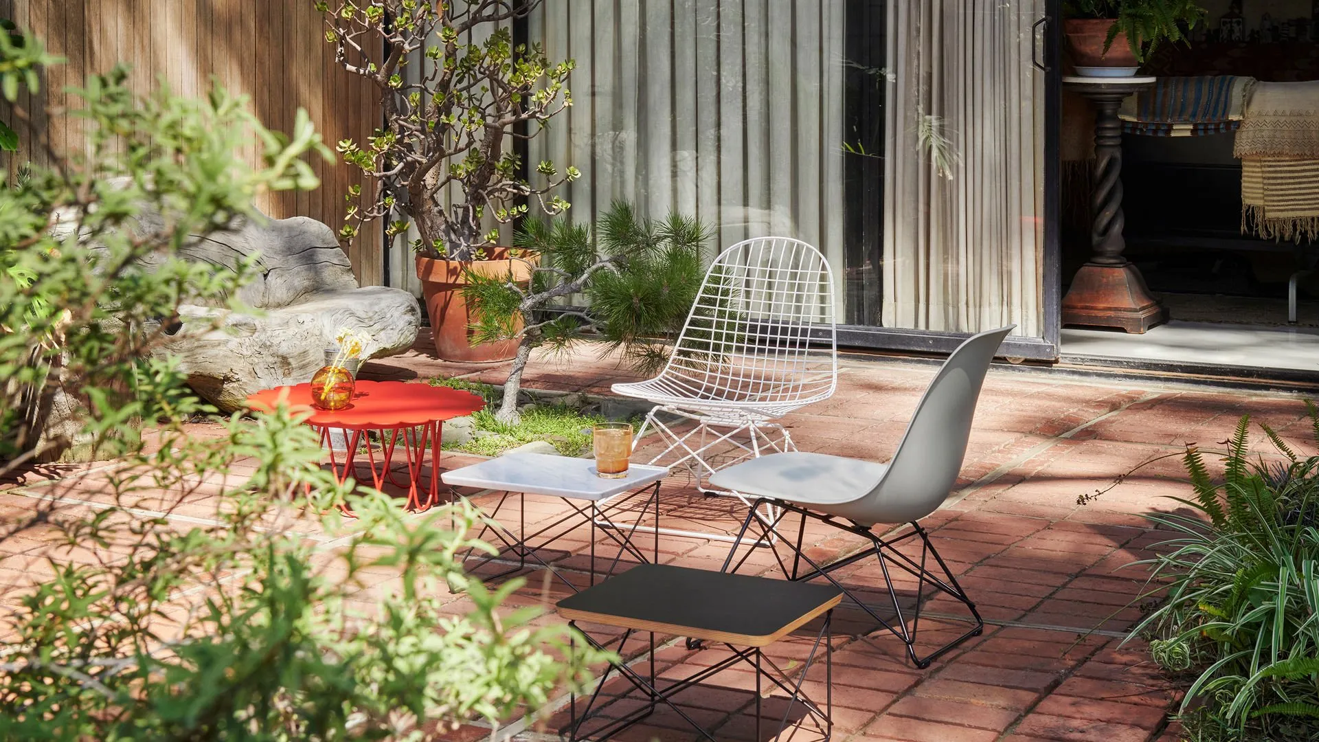Eames Plastic Chair RE LSR - Vitra w Mesmetric