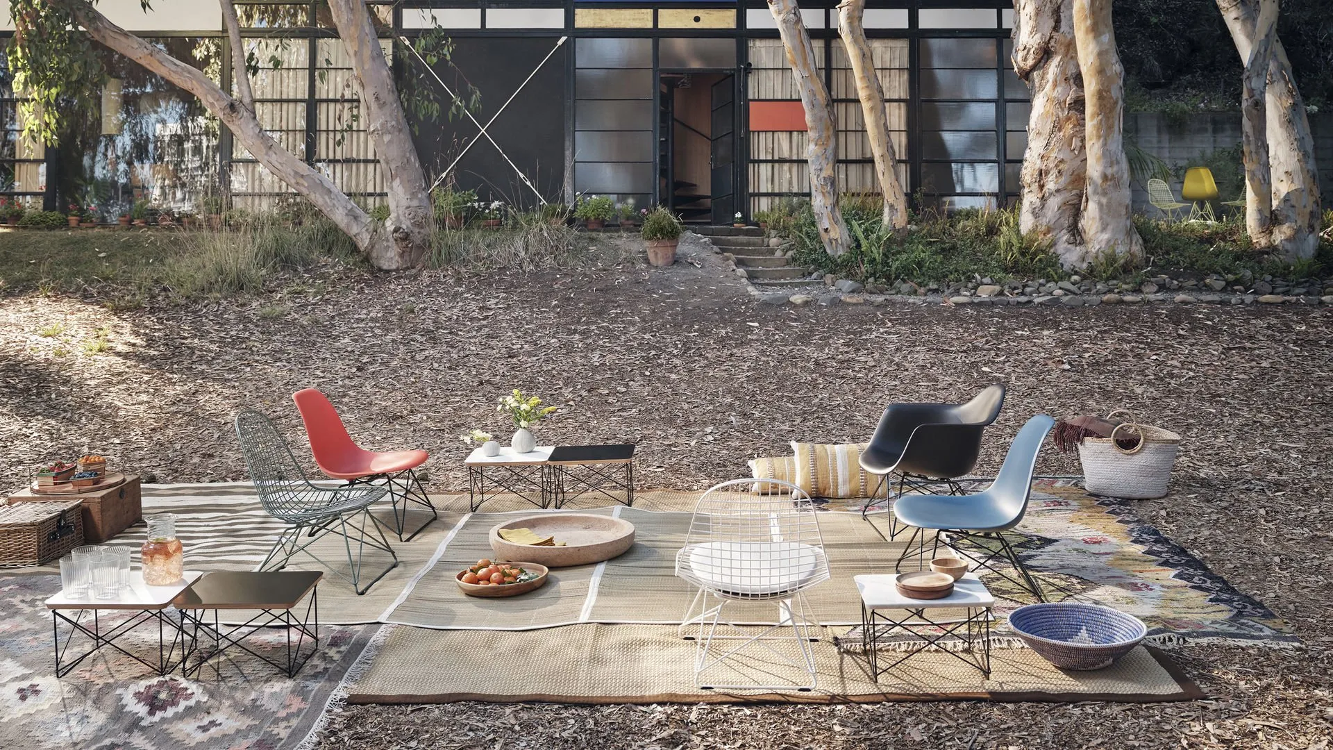 Eames Plastic Chair RE LSR - Vitra w Mesmetric