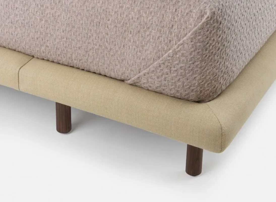768 Frame Bed With Arms - De La Espada w Mesmetric