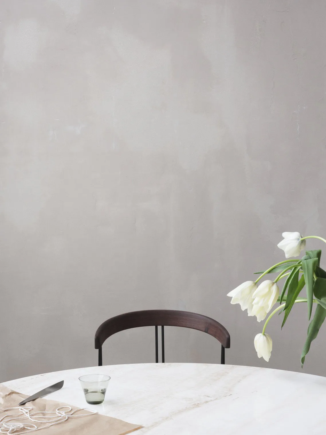 Epic dining table travertine - Gubi.dk w Mesmetric