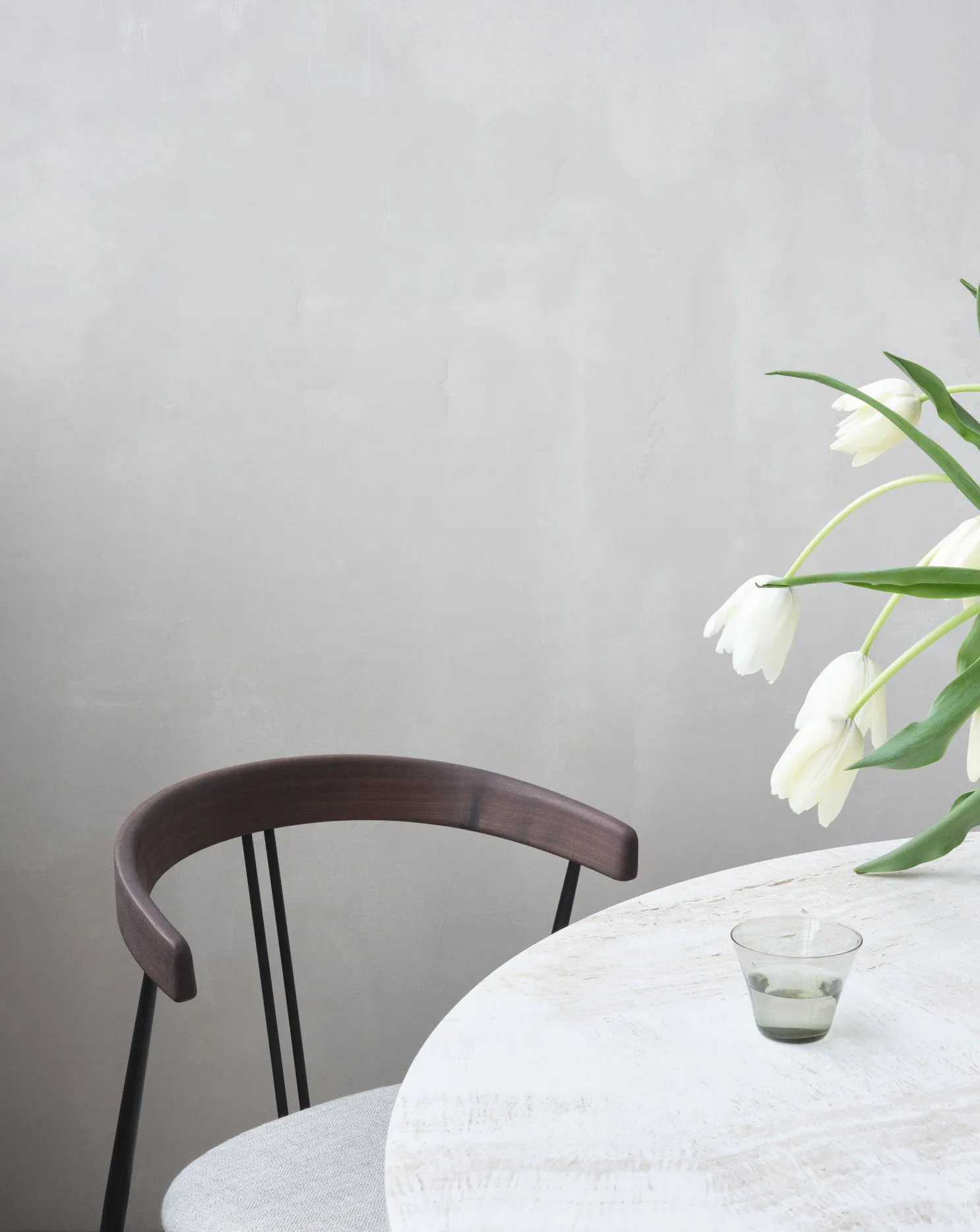 Epic dining table travertine - Gubi.dk w Mesmetric