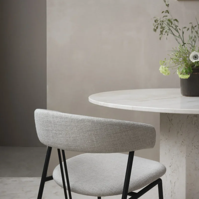 Epic dining table travertine - Gubi.dk w Mesmetric