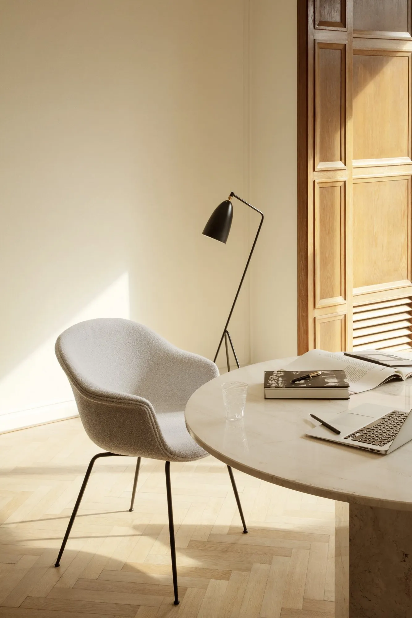 Epic dining table travertine - Gubi.dk w Mesmetric