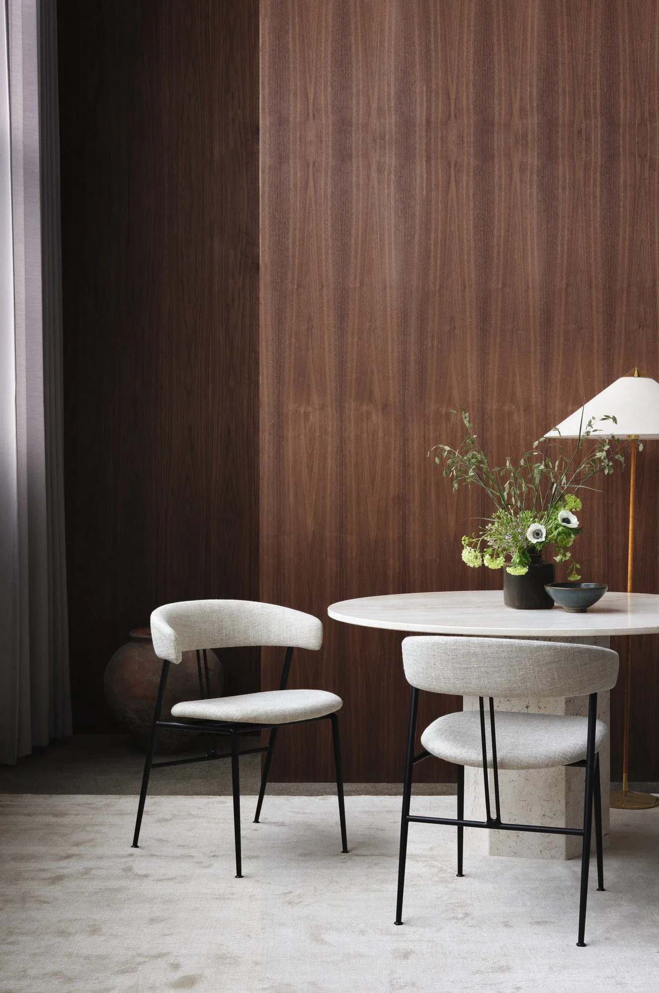 Epic dining table travertine - Gubi.dk w Mesmetric