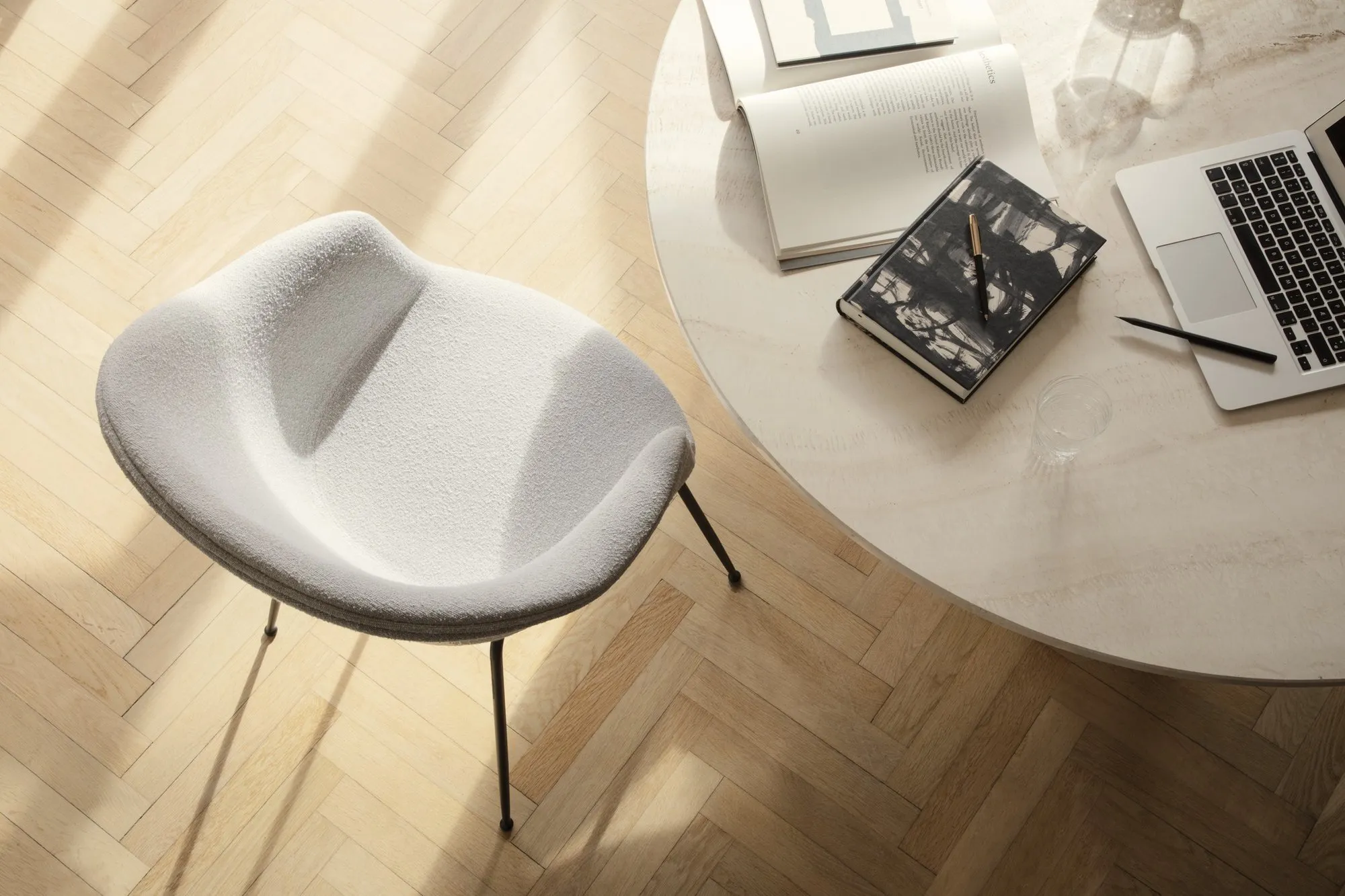 Epic dining table travertine - Gubi.dk w Mesmetric