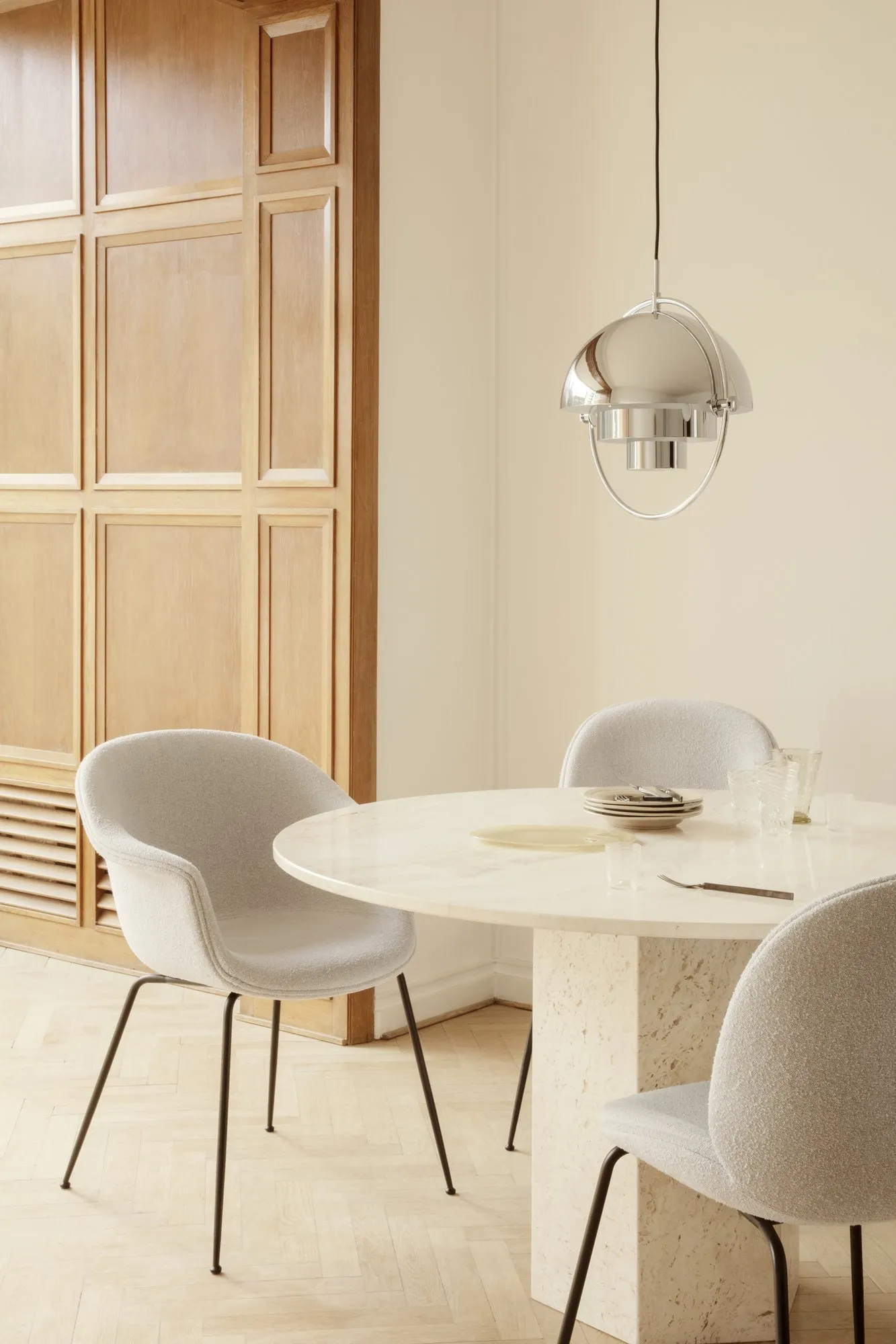 Epic dining table travertine - Gubi.dk w Mesmetric