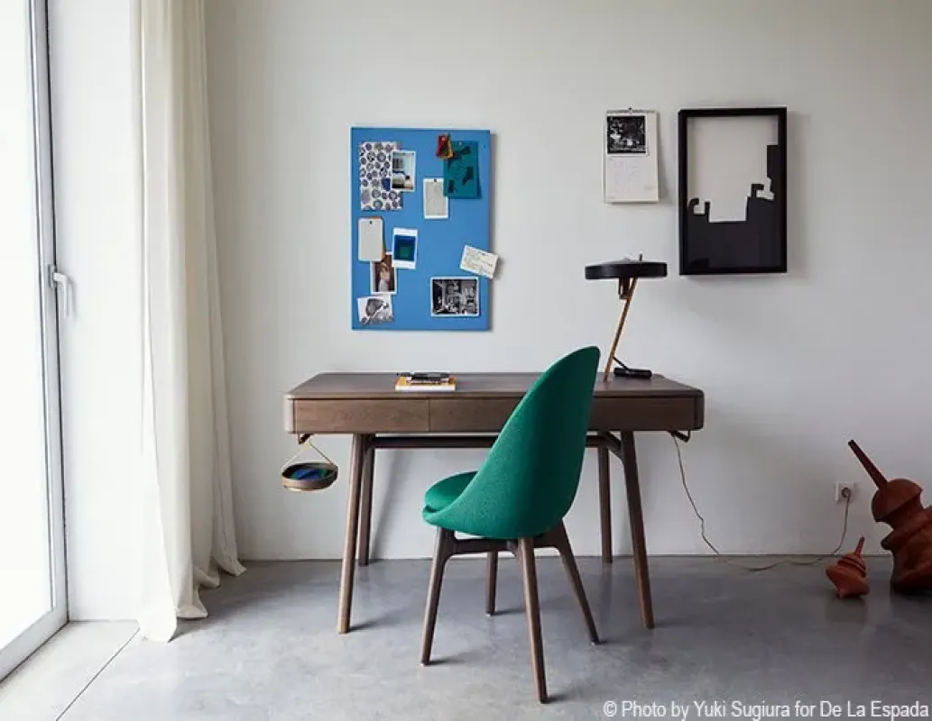 784 Solo Desk - De La Espada w Mesmetric