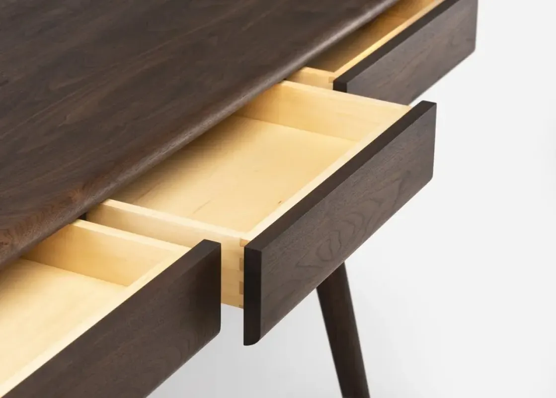 784 Solo Desk - De La Espada w Mesmetric