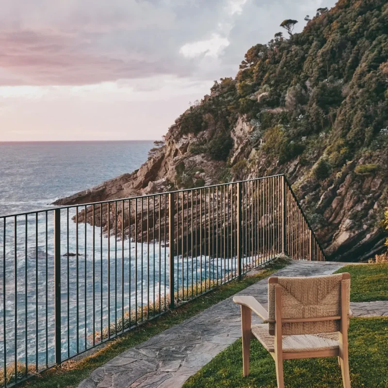 F-chair outdoor lounge - Gubi.dk w Mesmetric