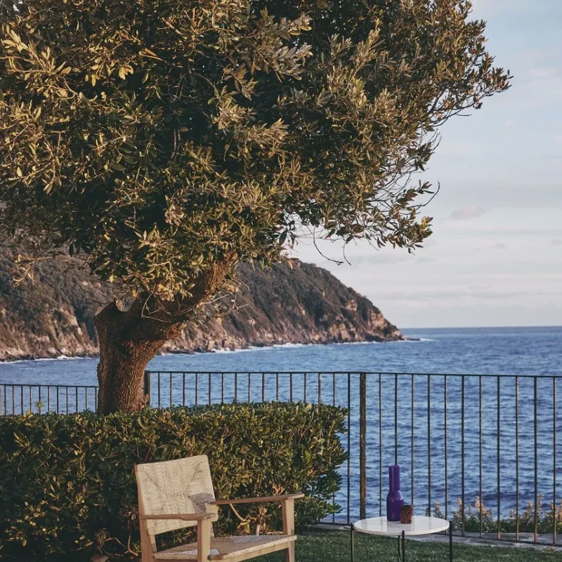 F-chair outdoor lounge - Gubi.dk w Mesmetric