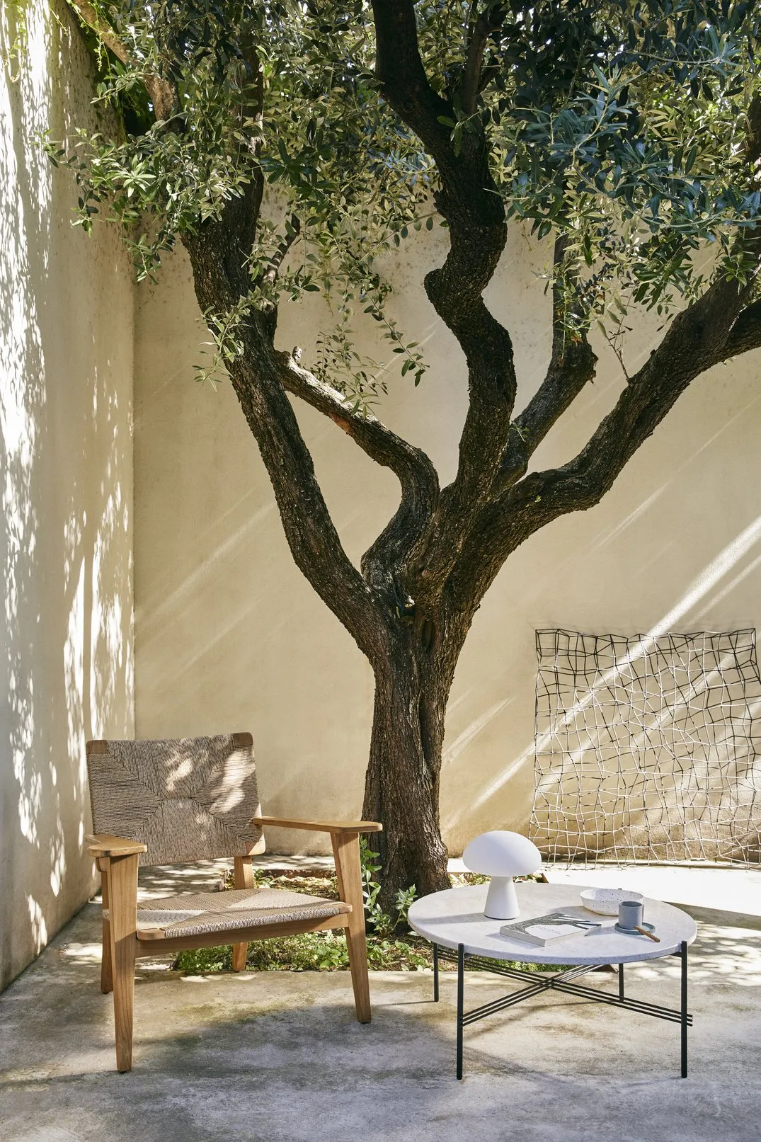 F-chair outdoor lounge - Gubi.dk w Mesmetric