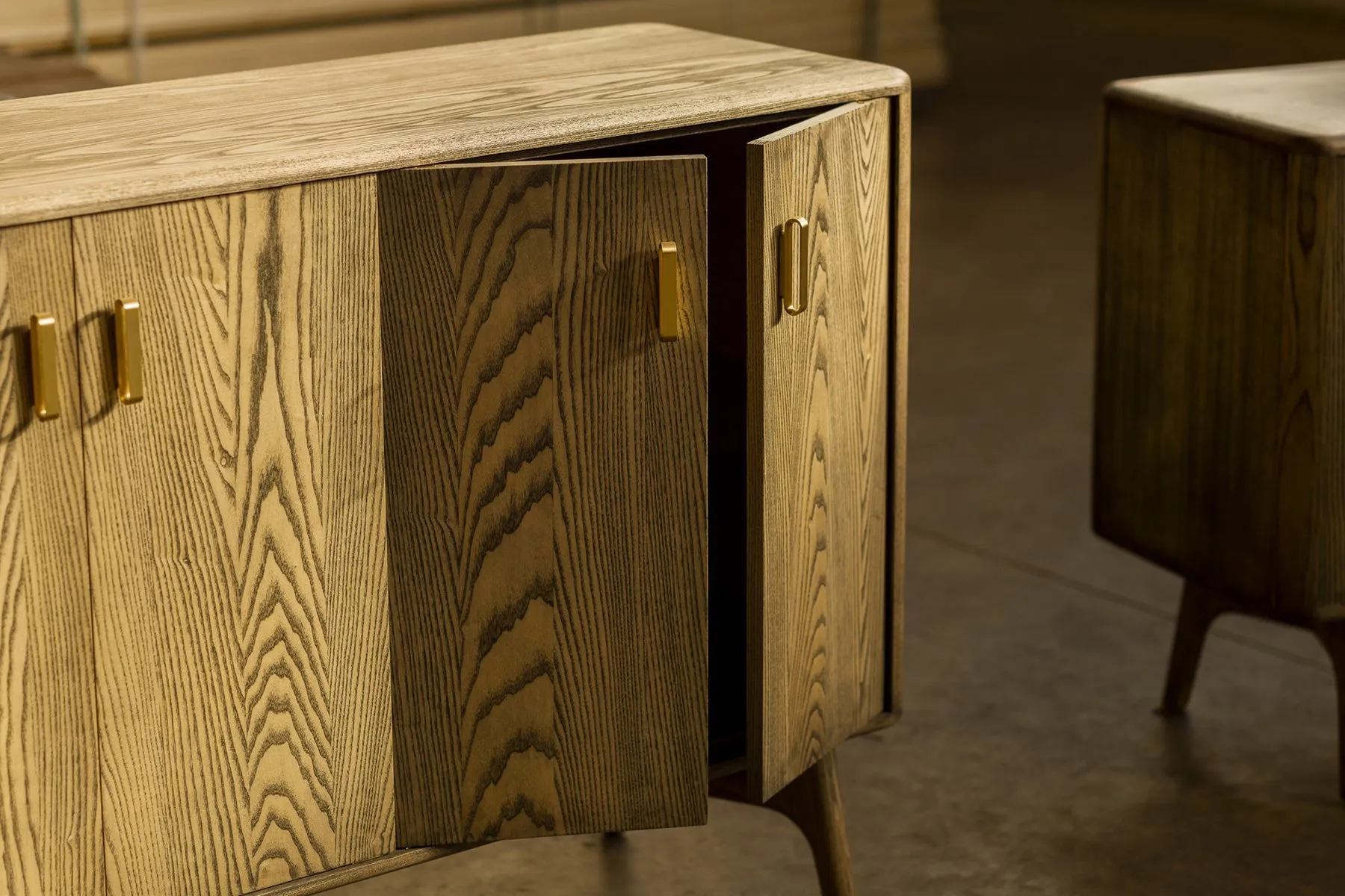 785T Solo Tall Cabinet - De La Espada w Mesmetric