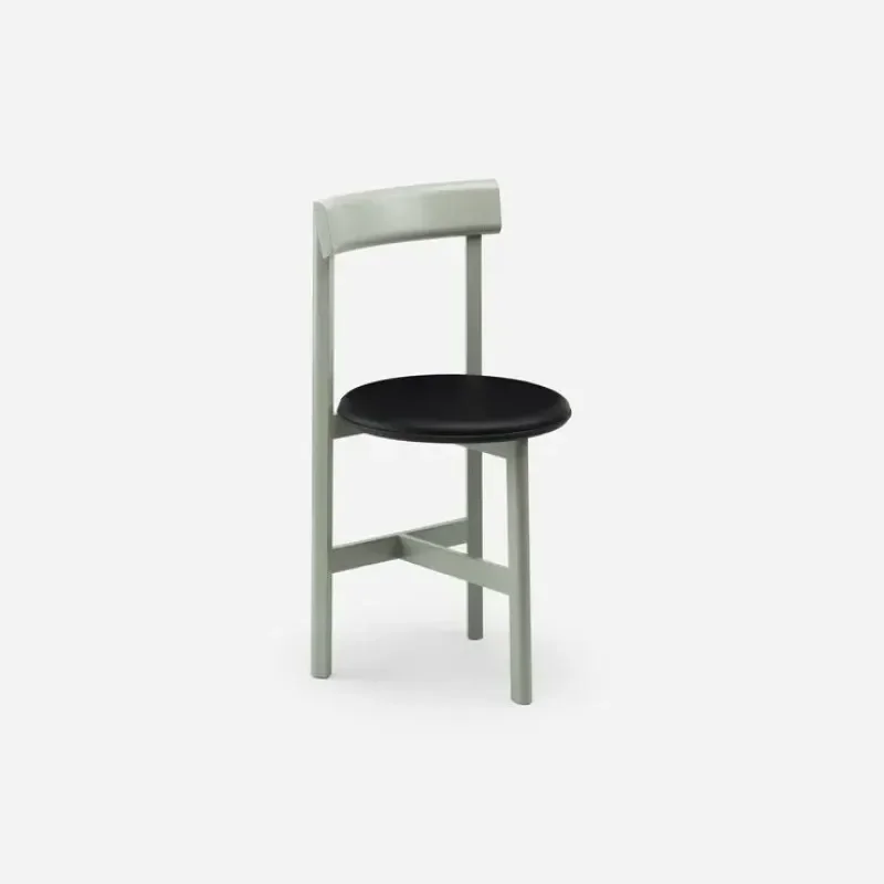 797 Petit 3 Chair - De La Espada w Mesmetric