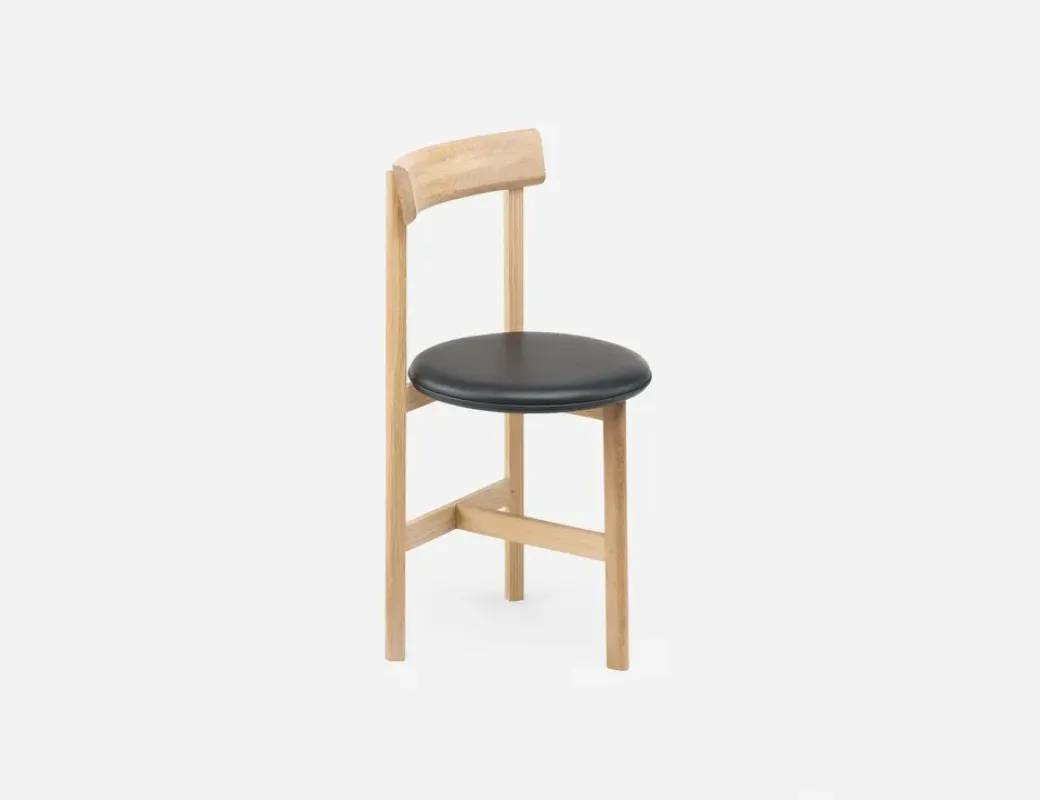 797 Petit 3 Chair - De La Espada w Mesmetric