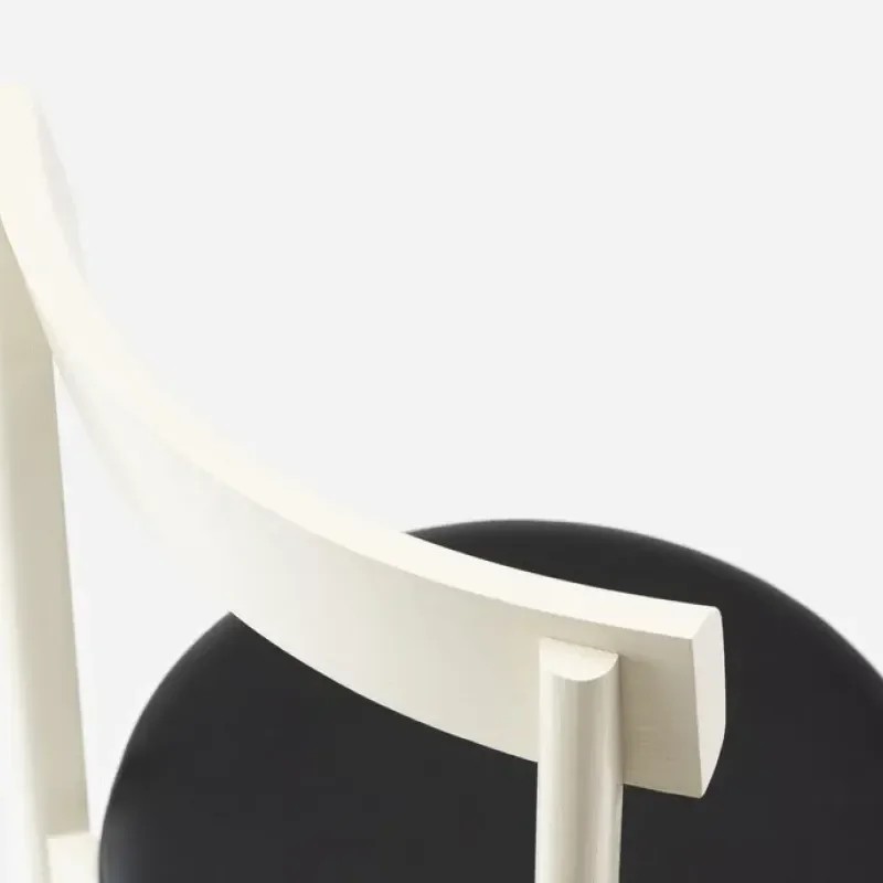 797 Petit 3 Chair - De La Espada w Mesmetric