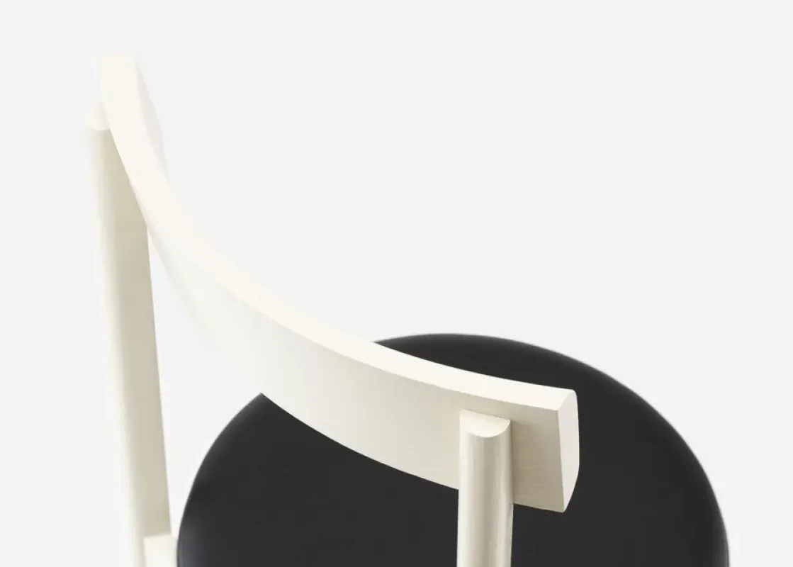 797 Petit 3 Chair - De La Espada w Mesmetric