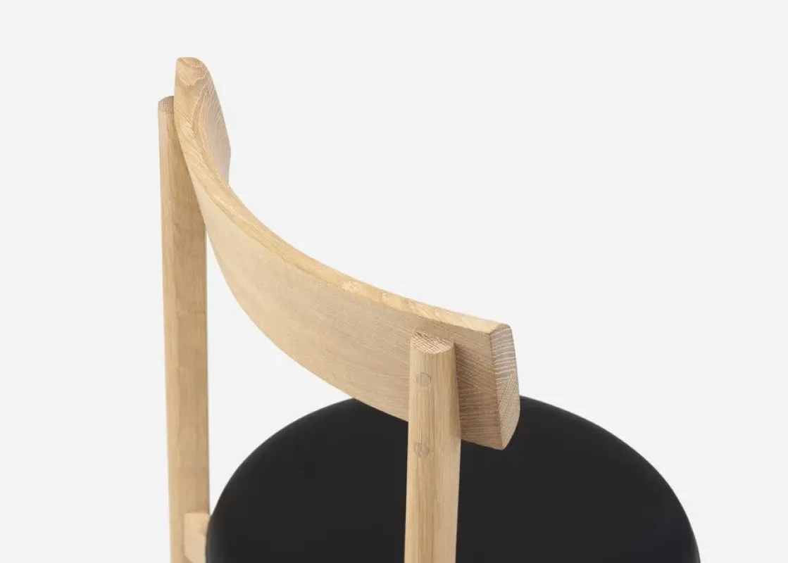 797 Petit 3 Chair - De La Espada w Mesmetric