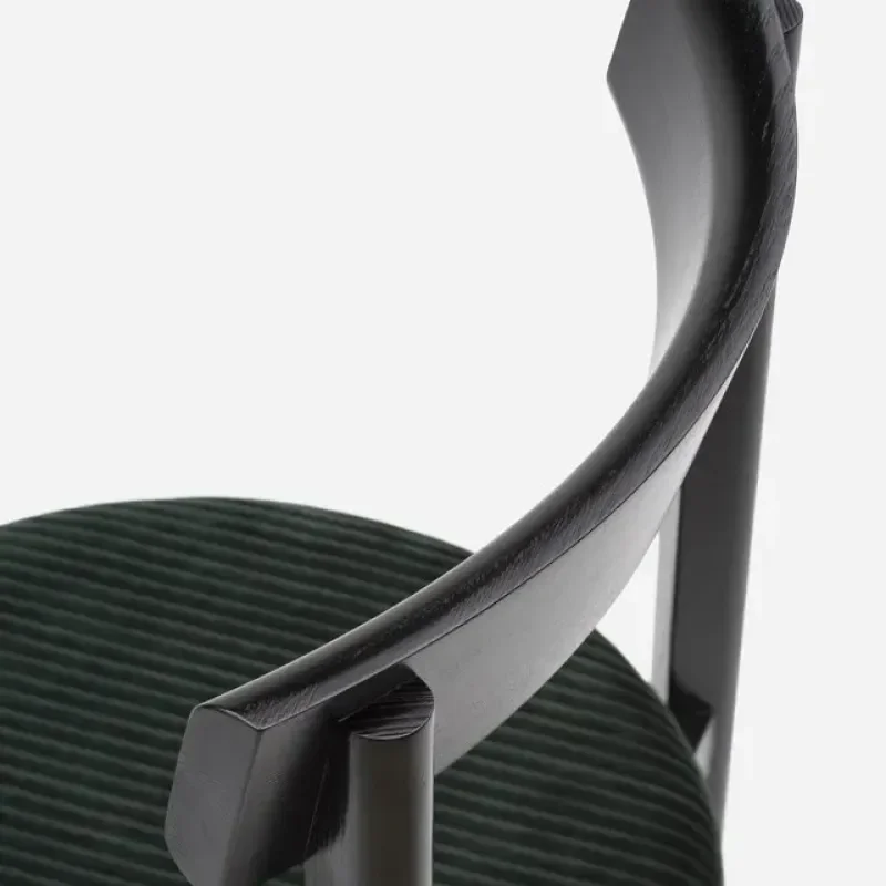 797 Petit 3 Chair - De La Espada w Mesmetric