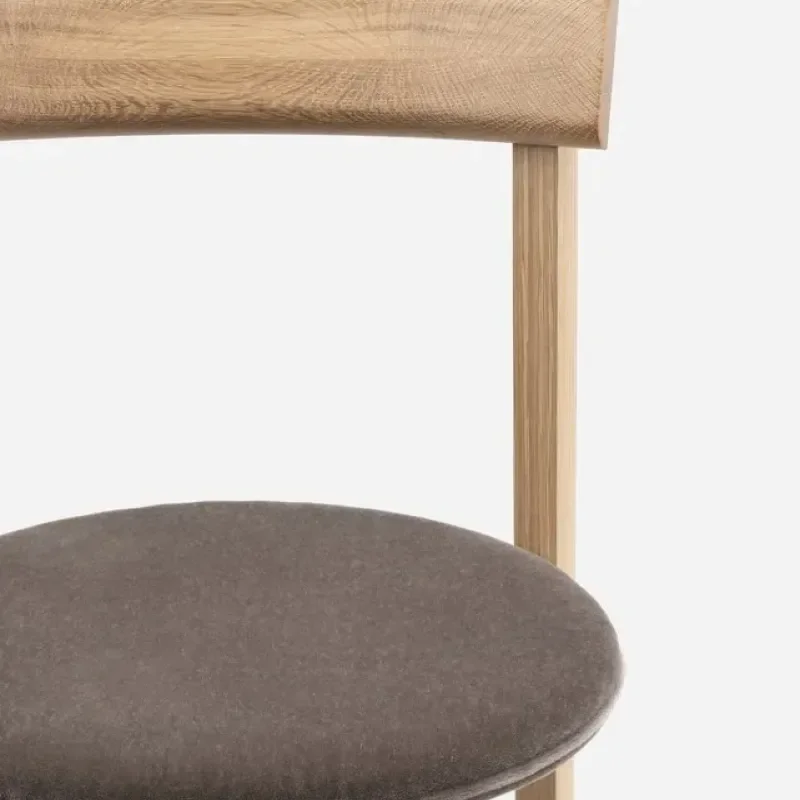 797 Petit 3 Chair - De La Espada w Mesmetric