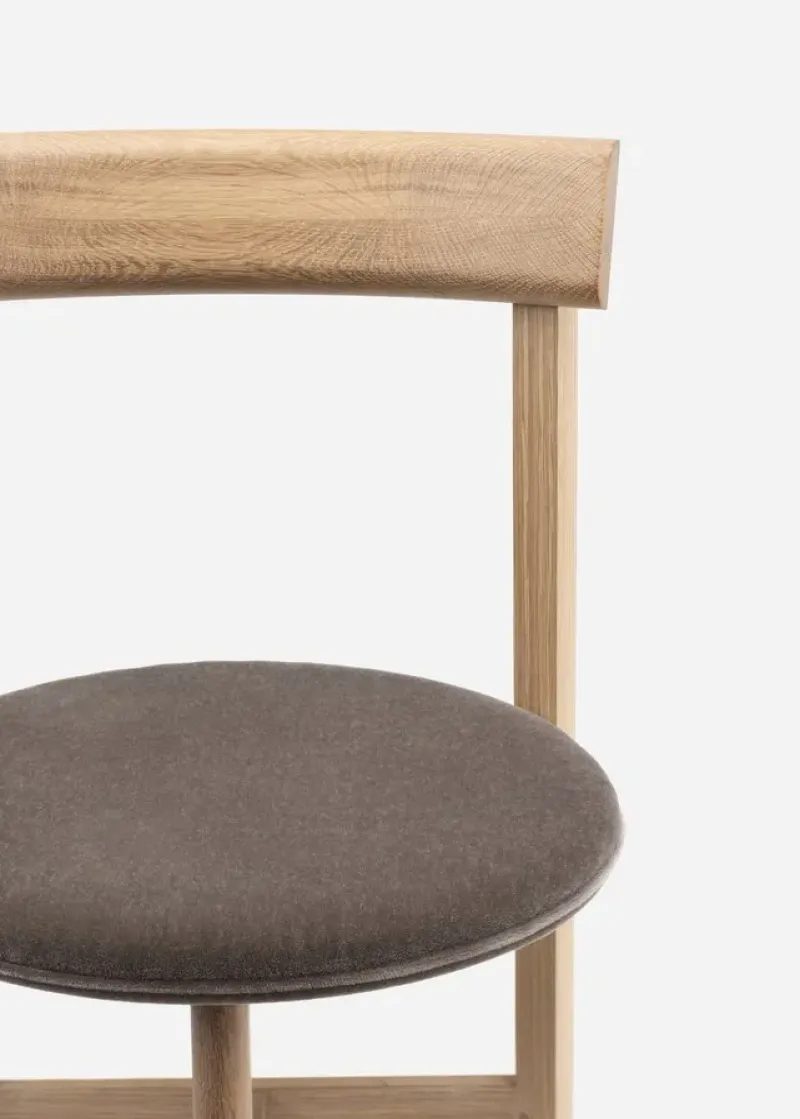 797 Petit 3 Chair - De La Espada w Mesmetric