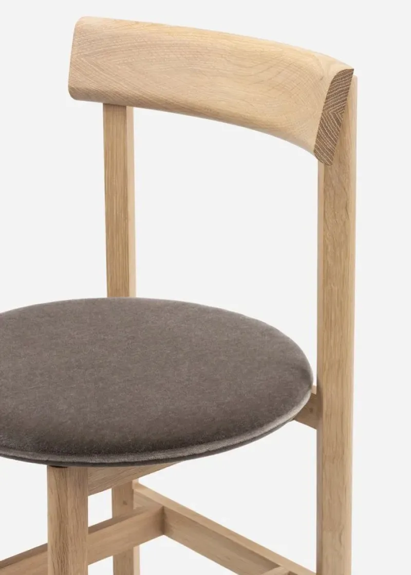 797 Petit 3 Chair - De La Espada w Mesmetric
