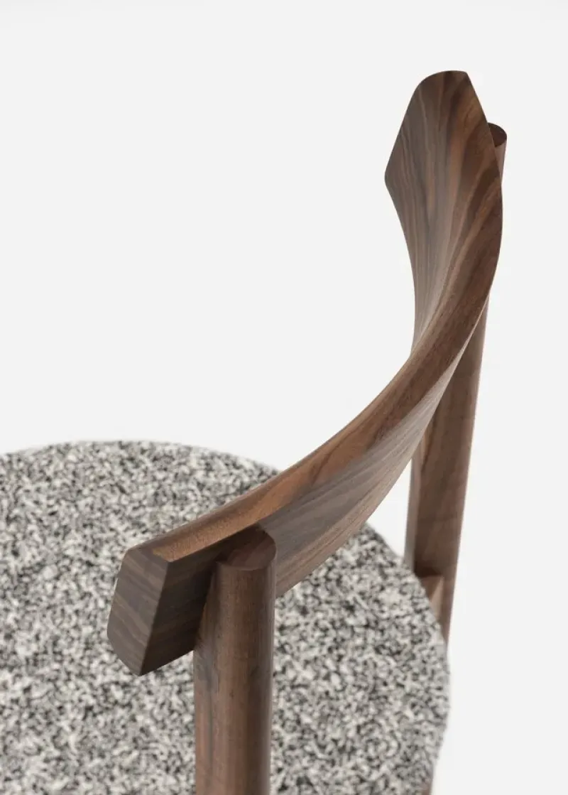 797 Petit 3 Chair - De La Espada w Mesmetric