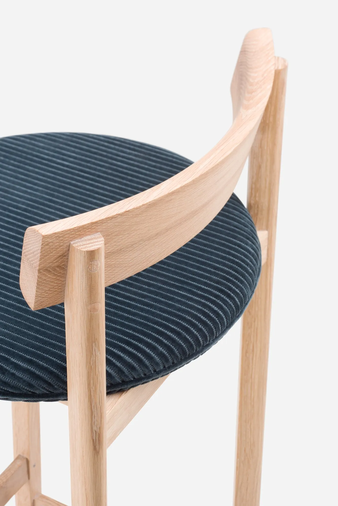 798P/T Petit Bar Stool - De La Espada w Mesmetric
