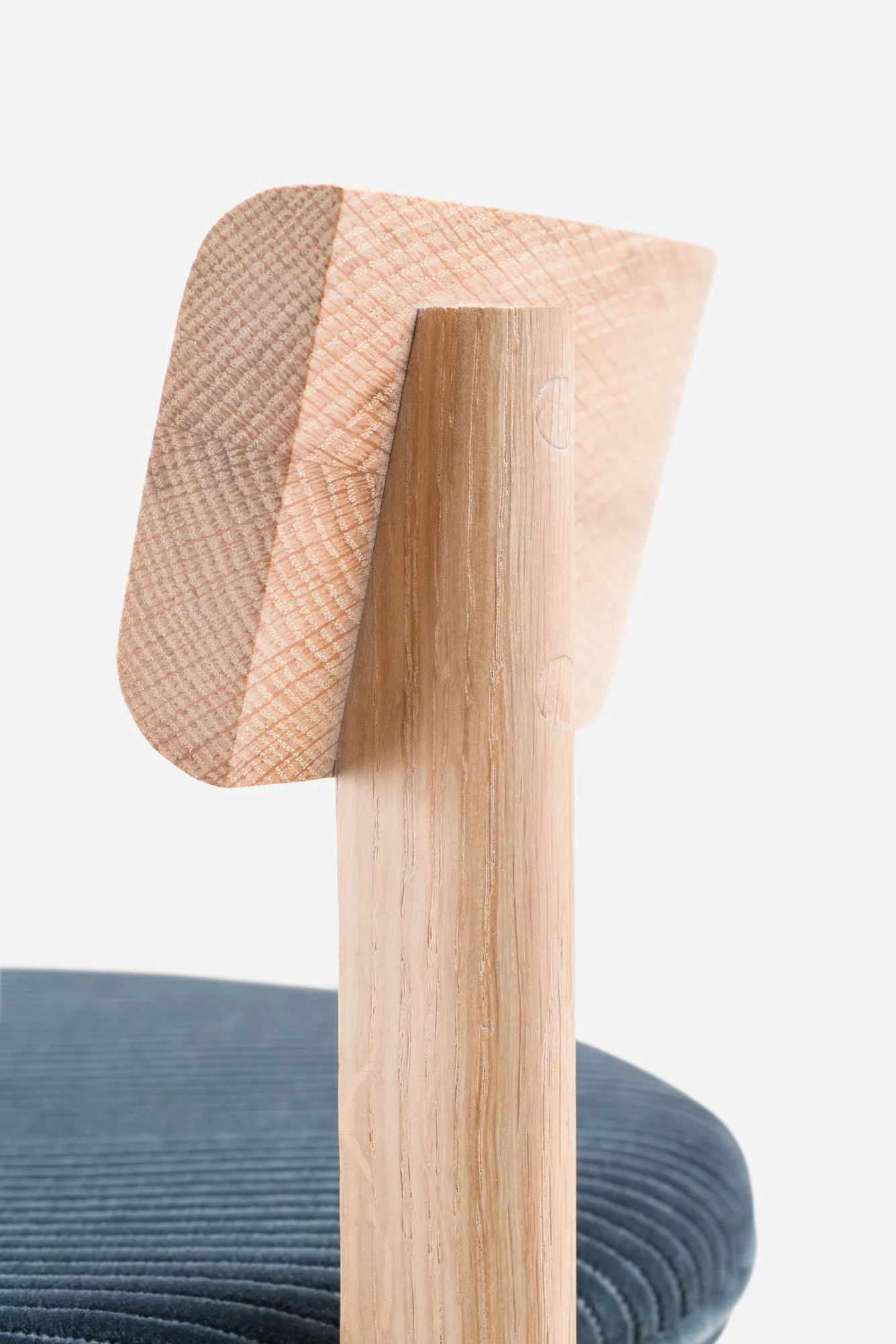 798P/T Petit Bar Stool - De La Espada w Mesmetric