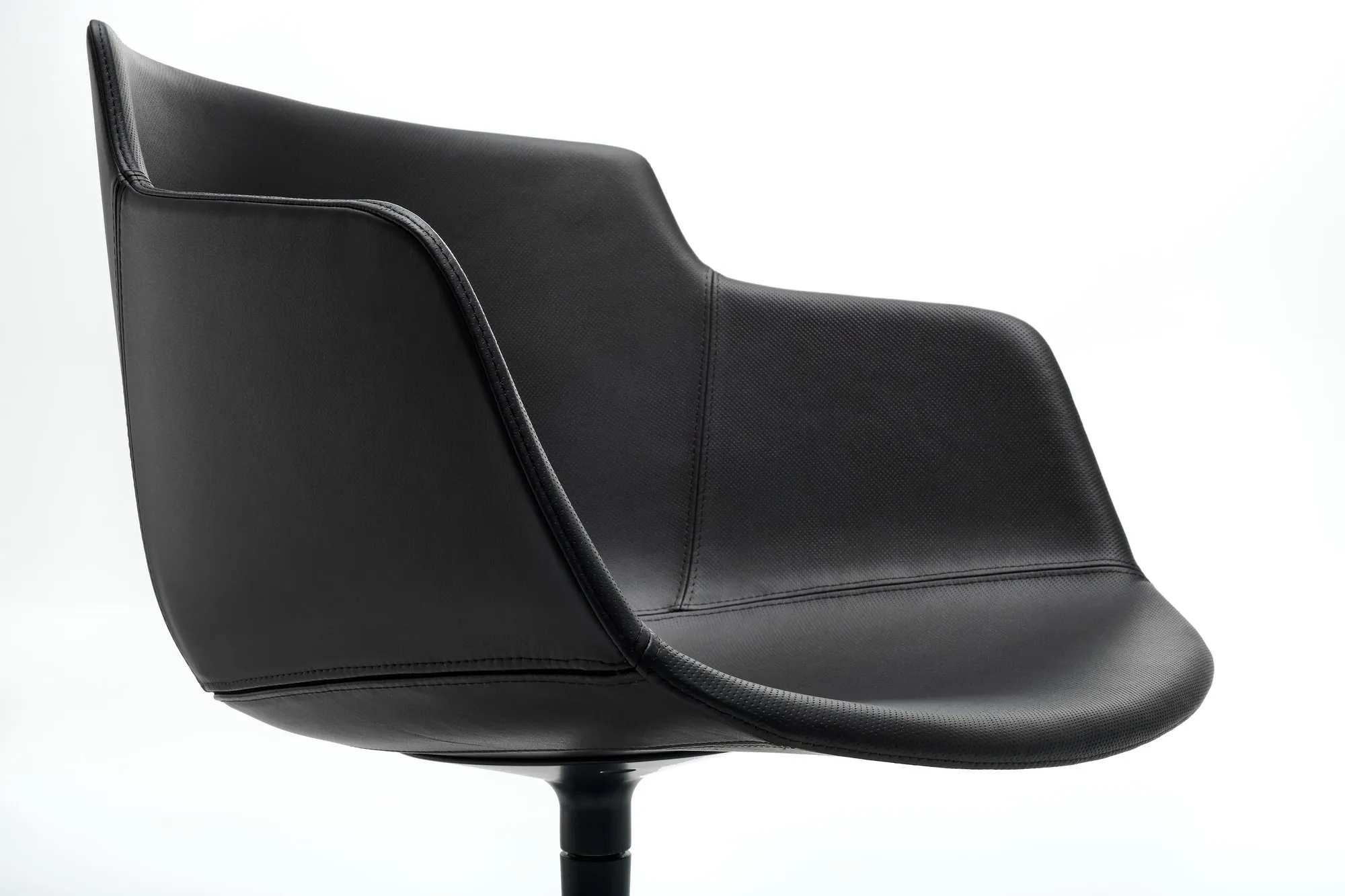 Flow Slim Leather Central Leg – MDF Italia at Mesmetric