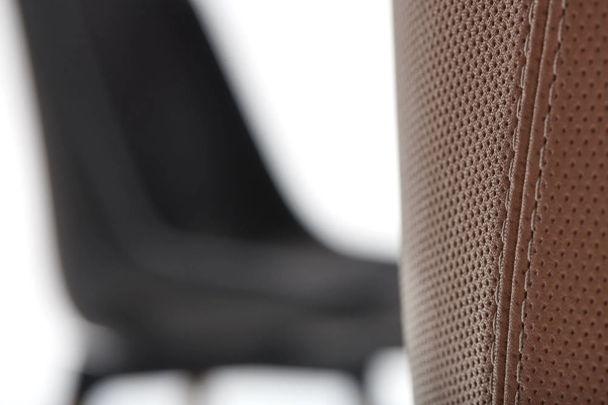 Flow Slim Leather VN 4-legged Steel Base - MDF Italia w Mesmetric