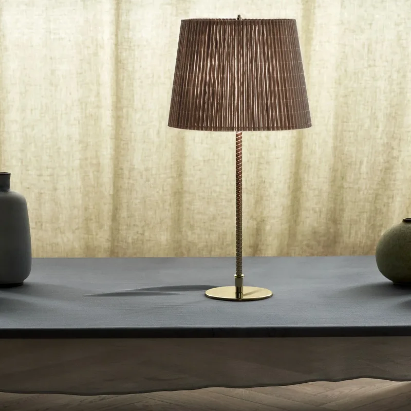 9205 table - Gubi.dk w Mesmetric