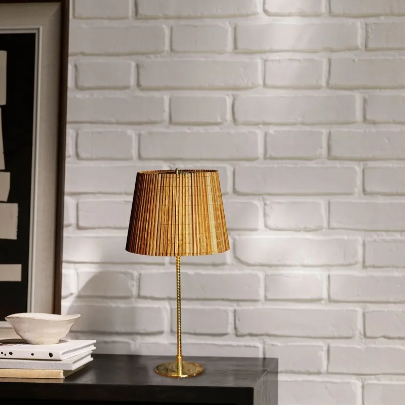 9205 table - Gubi.dk w Mesmetric
