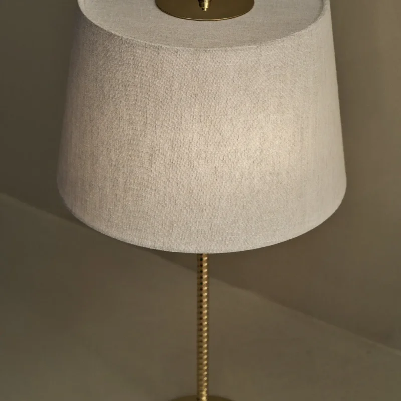 9205 table - Gubi.dk w Mesmetric