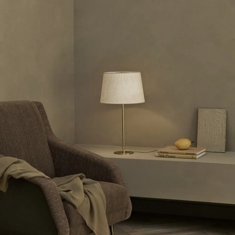 9205 table - Gubi.dk w Mesmetric