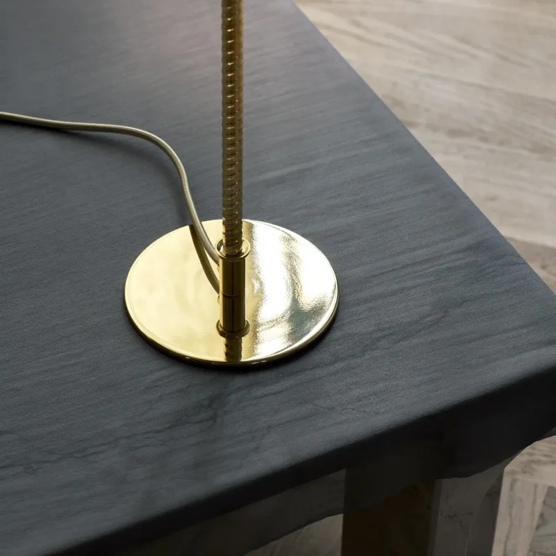 9205 table - Gubi.dk w Mesmetric