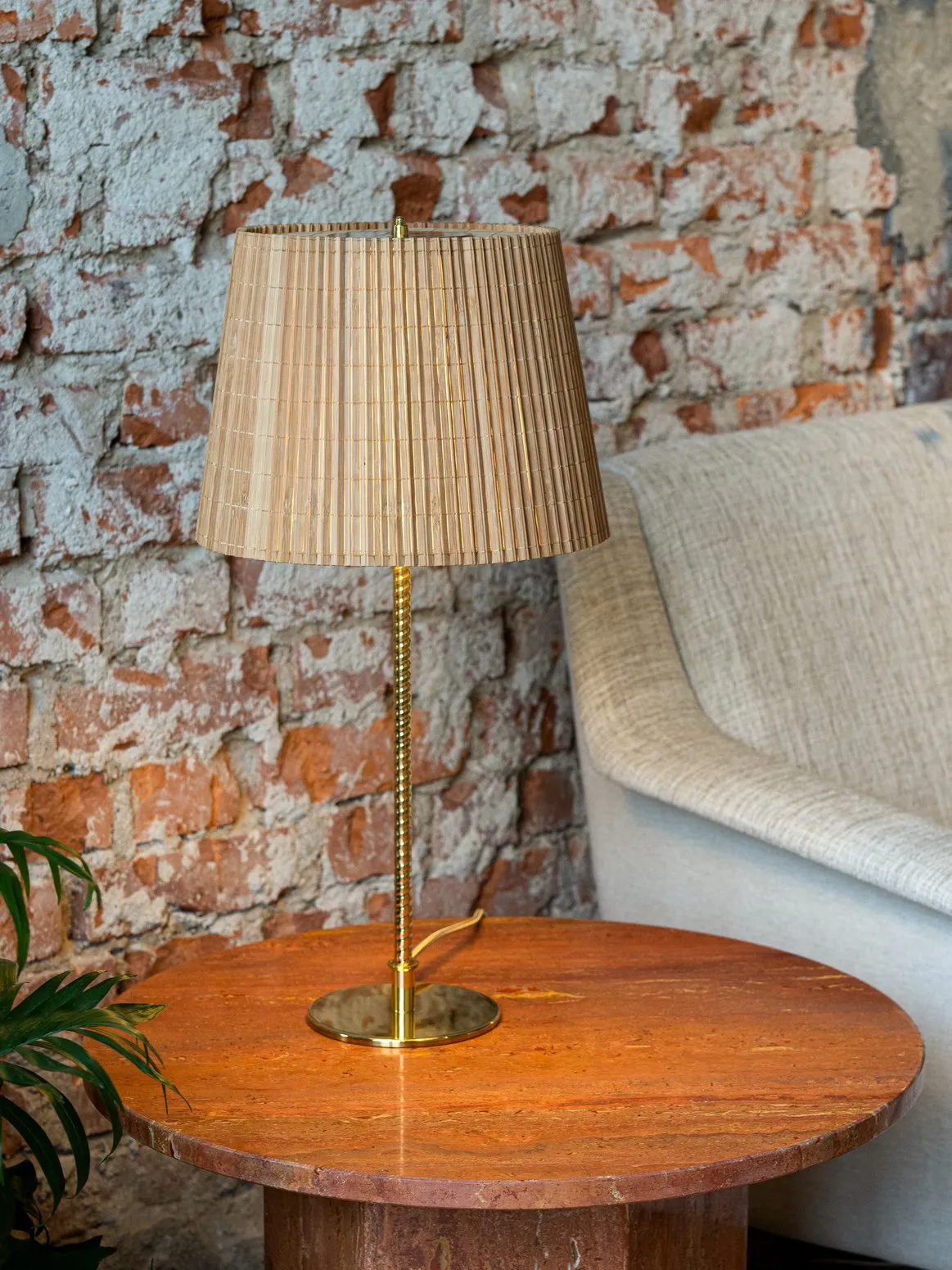 9205 table - Gubi.dk w Mesmetric