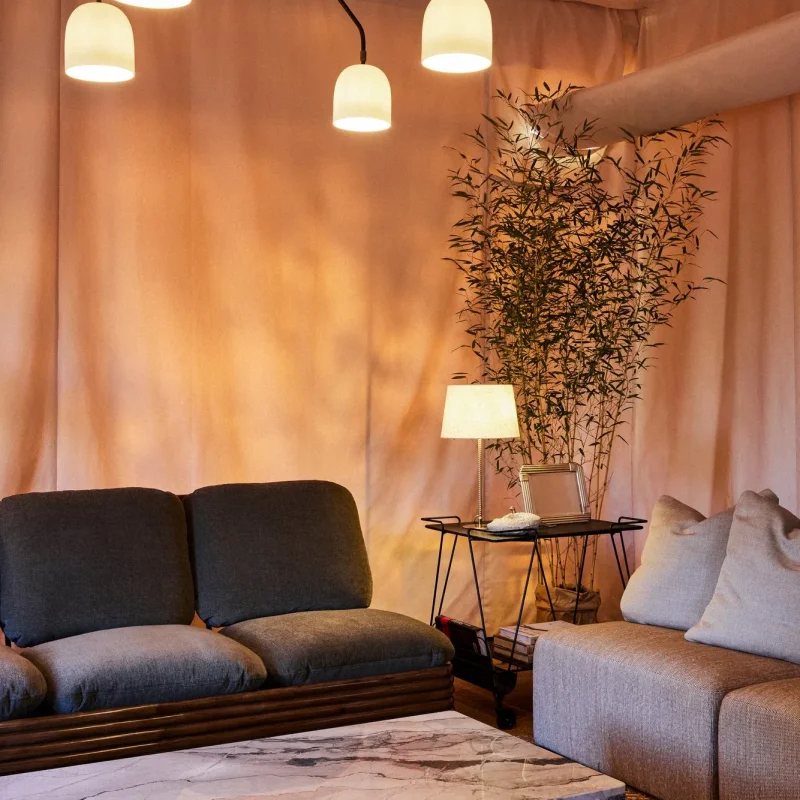9205 table - Gubi.dk w Mesmetric