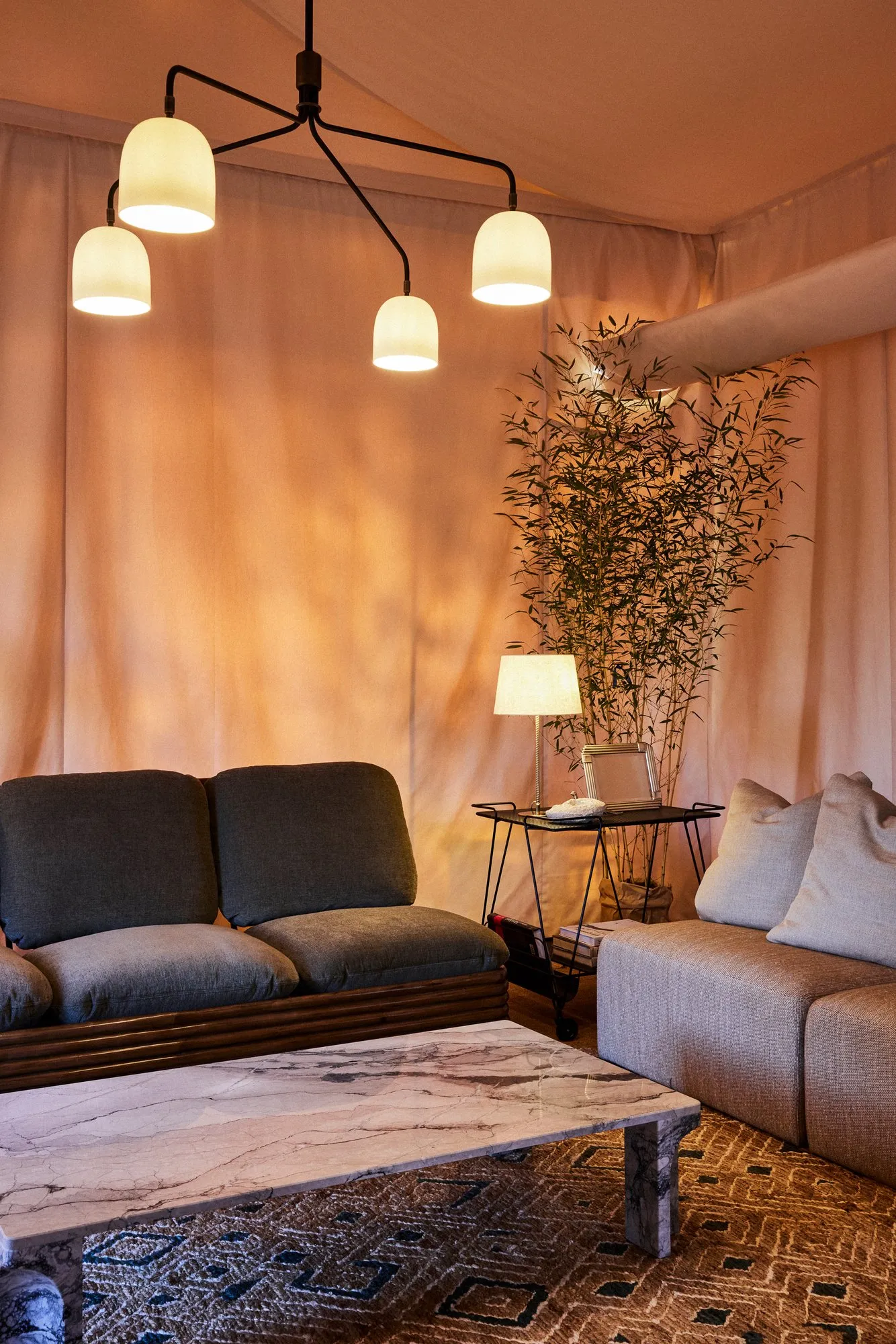 9205 table - Gubi.dk w Mesmetric