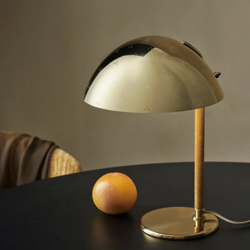 9209 table lamp - Gubi.dk w Mesmetric