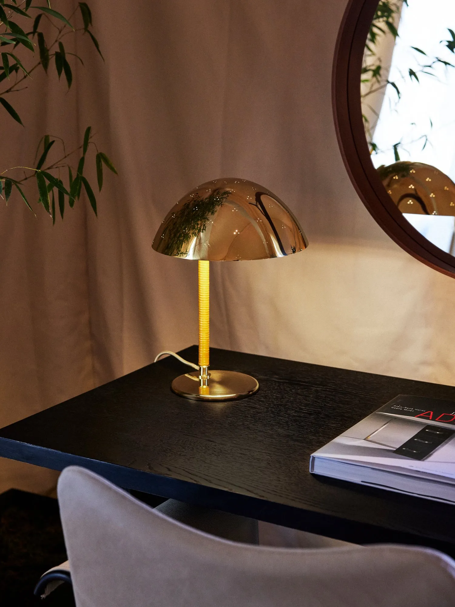 9209 table lamp - Gubi.dk w Mesmetric