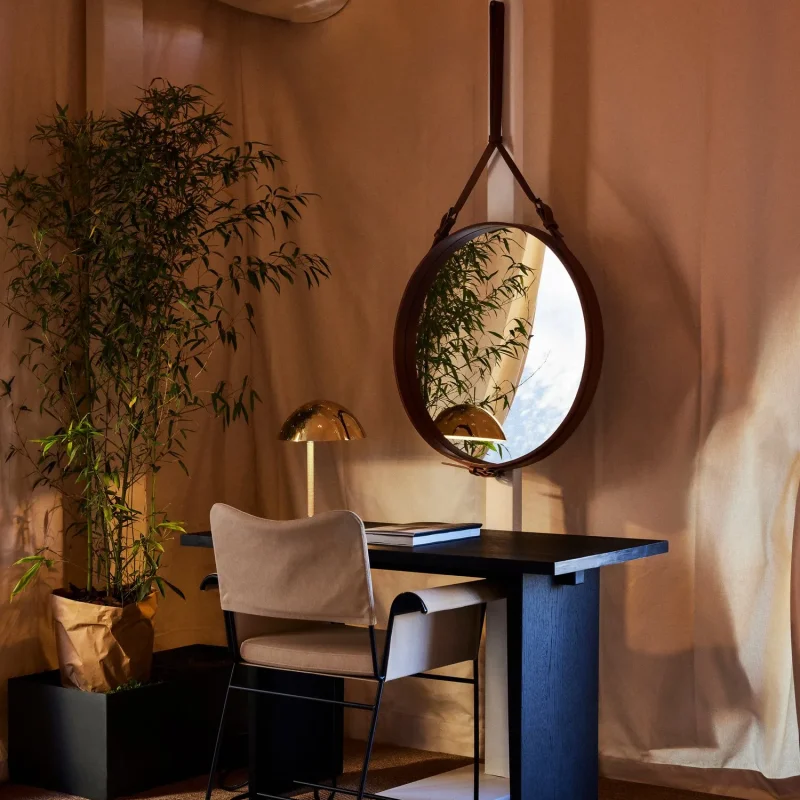9209 table lamp - Gubi.dk w Mesmetric